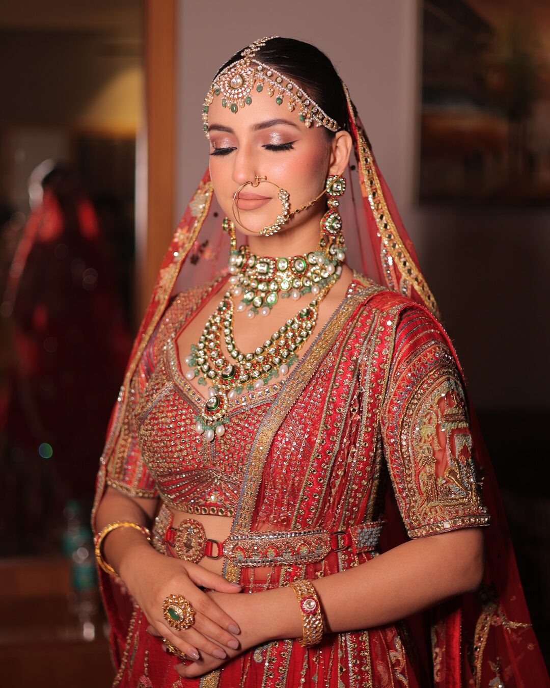 Bride wearing a gold and polki bridal jewellery set