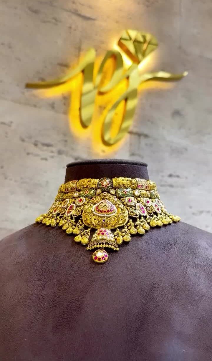Gold choker necklace