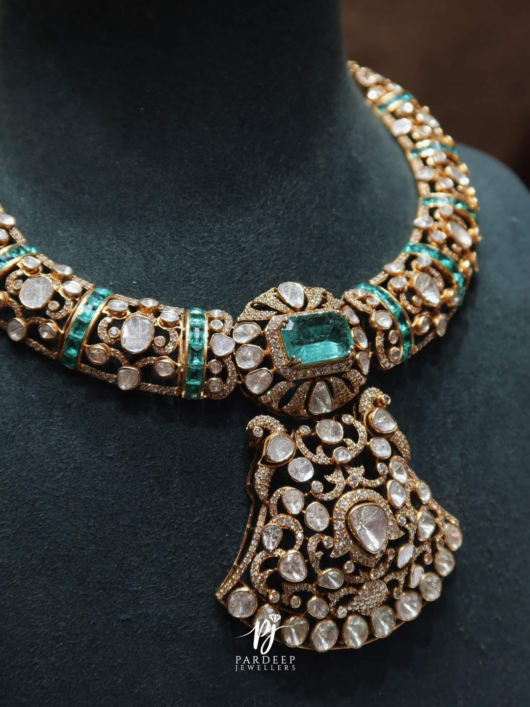 Polki necklace with emerald